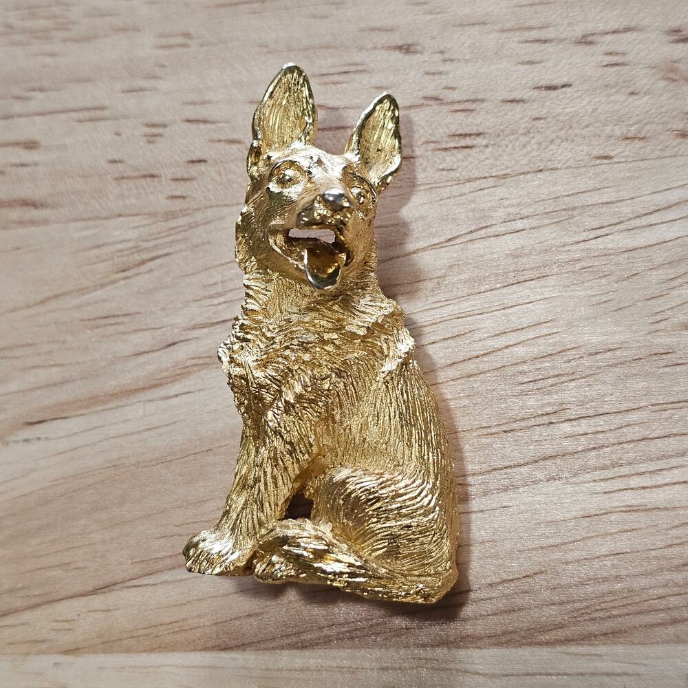 Trifari Gold Tone German Shepherd Brooch Pin Vintage Rare